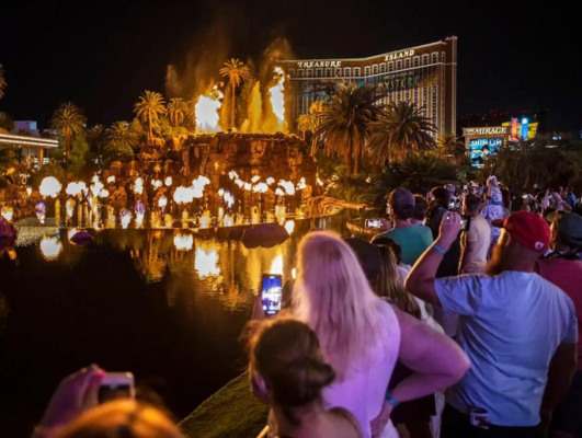 mirage las vegas volcano