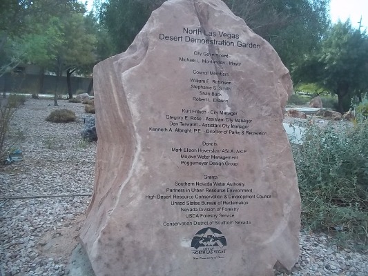 A picture of a dedication memorial statute at the North Las Vegas Desert Demonstration Garden