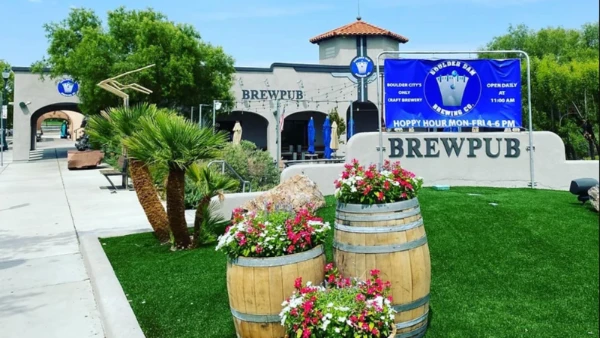 This is an exterior photo of the Boulder Dam Brewing Company in Boulder City Nevada