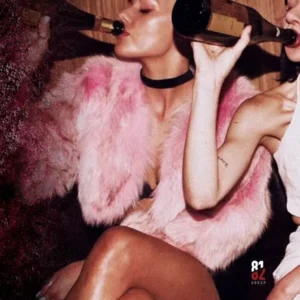 Two ladies drinking wine at the Mas Por Favor Ladies Night in Las Vegas