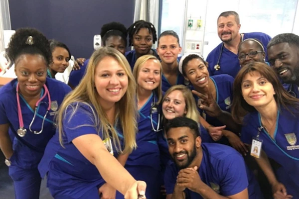 Chamberlain University College of Nursing Las Vegas students posing on campus