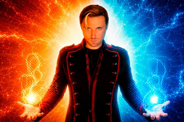 Mago Enrique De León performs The Spanish Magician at The Magicians Room in Las Vegas.