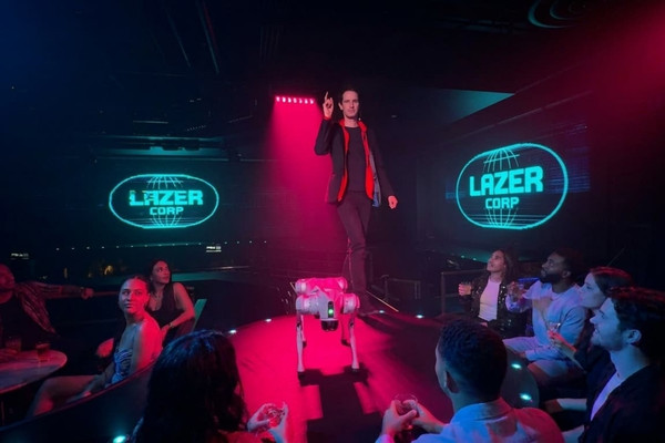 Keelan Leyser presenting technology-driven magic and mentalism during HACKED in Las Vegas