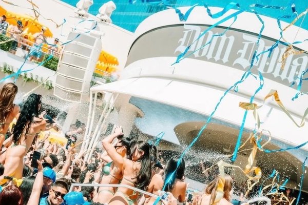 Las Vegas pool crawl and party bus