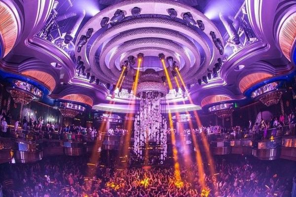 New Year’s Eve Las Vegas party bus and VIP nightclub crawl